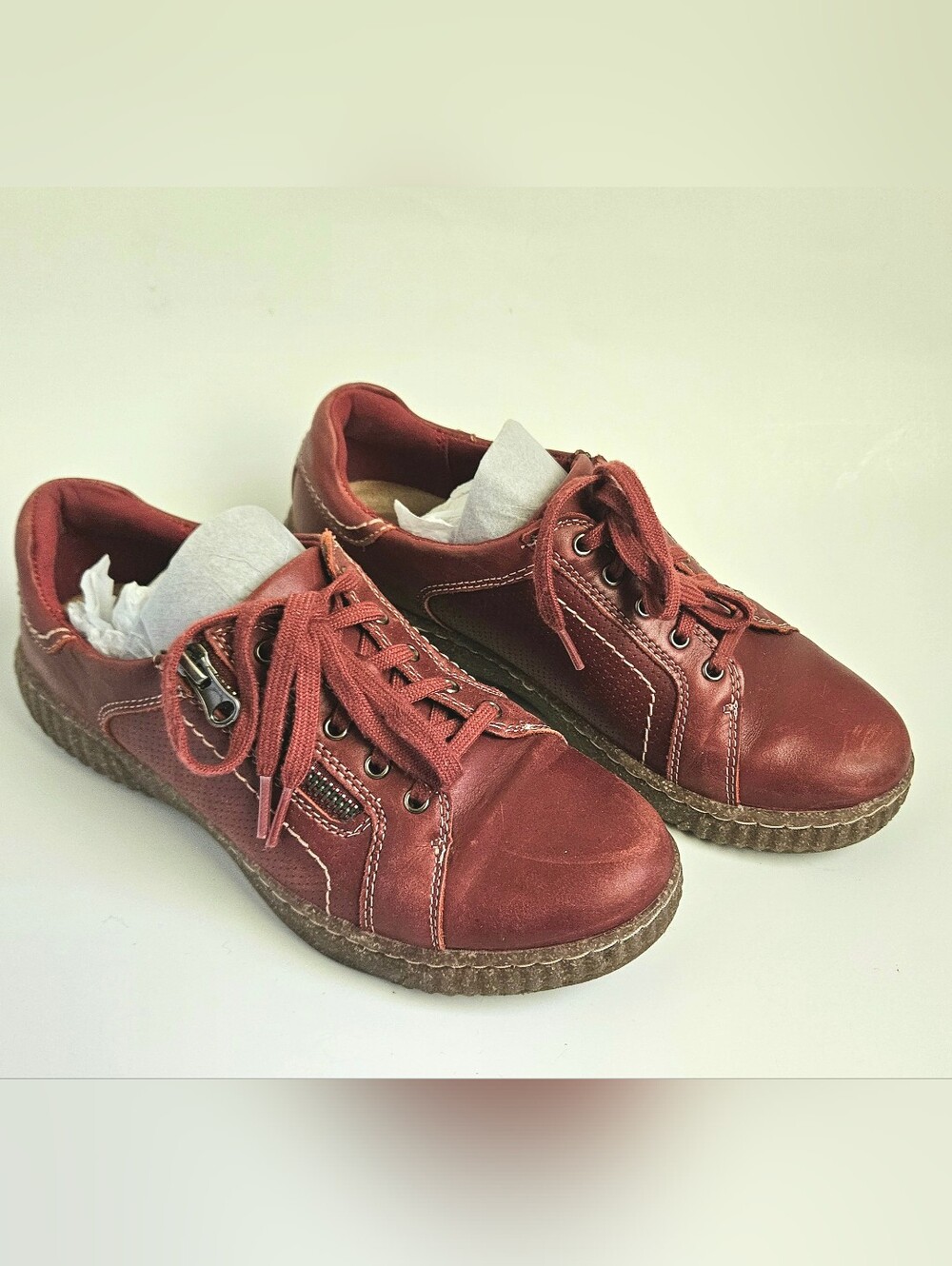 Clarks Caroline Janna Leather Sneakers In Box 7.5 Red - Picture 2 of 6
